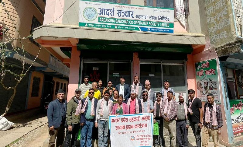 कोशी प्रदेशका सहकारी रजिष्ट्रारद्वारा आदर्श सञ्चार सहकारीको अवलोकन